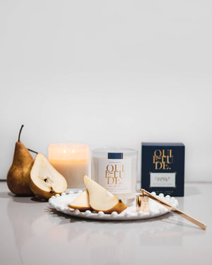Scented Soy candle with pears and candle snuffer
